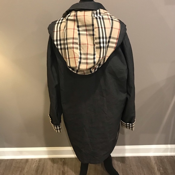 Burberry coat with removable hood - Picture 3 of 8